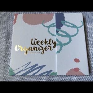 NWOT Adorable weekly planner w/ notepad + storage!